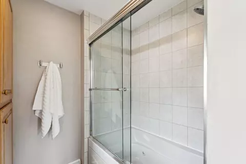Bath - 2539 W Sunnyview Cir, Appleton, WI 54914 photo 1 of 4