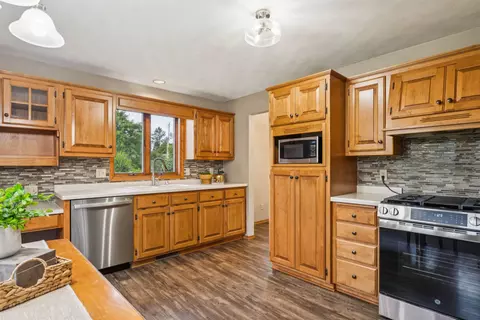 Kitchen - 2539 W Sunnyview Cir, Appleton, WI 54914 photo 1 of 4