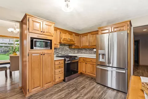 Kitchen - 2539 W Sunnyview Cir, Appleton, WI 54914 photo 4 of 4
