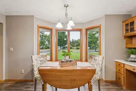 Dining - 2539 W Sunnyview Cir, Appleton, WI 54914 photo 2 of 2