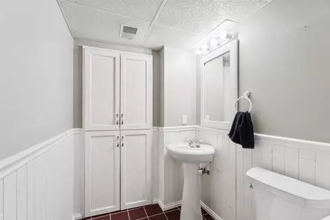 Bath - 2539 W Sunnyview Cir, Appleton, WI 54914 photo 4 of 4