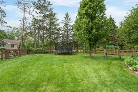 Exterior - 2539 W Sunnyview Cir, Appleton, WI 54914 photo 5 of 6