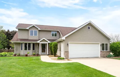 2539 W Sunnyview Cir, Appleton, WI 54914
