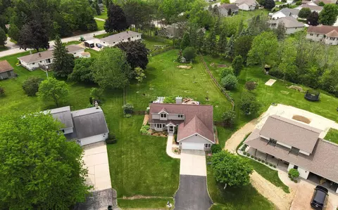 View/Area - 2539 W Sunnyview Cir, Appleton, WI 54914 photo 2 of 4