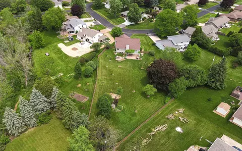 View/Area - 2539 W Sunnyview Cir, Appleton, WI 54914 photo 3 of 4