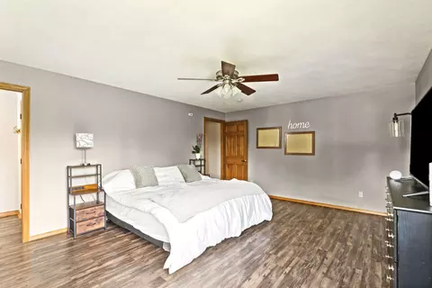 Bedroom - 2539 W Sunnyview Cir, Appleton, WI 54914 photo 2 of 5