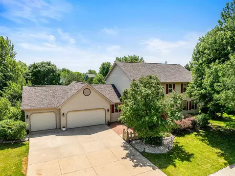 629 E Apple Creek Rd, Appleton, WI 54913