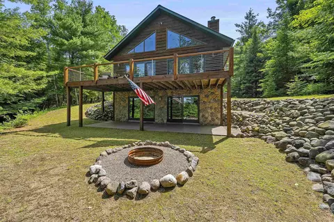 16255 Crestview Dr, Mountain, WI 54149