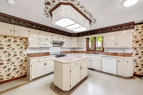 2208 Gmeiner Rd, Appleton, WI 54915 photo 9