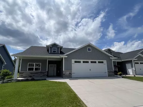 n9073 Southtowne Drive, Menasha, WI 54952