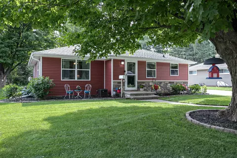 Exterior - 2320 S Greenview St, Appleton, WI 54915 photo 2 of 13
