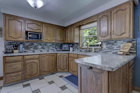 Kitchen - 2320 S Greenview St, Appleton, WI 54915 photo 2 of 3