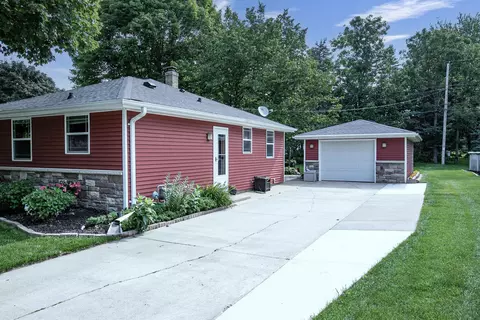 Exterior - 2320 S Greenview St, Appleton, WI 54915 photo 3 of 13