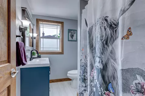Bath - 2320 S Greenview St, Appleton, WI 54915 photo 1 of 2