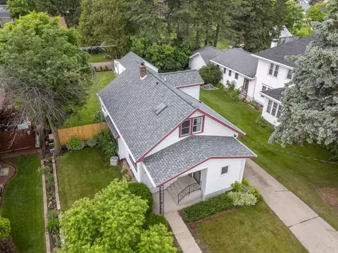 912 N 11th St, Manitowoc, WI 54220