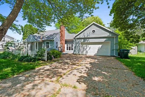 1430 S Van Dyke Rd, Appleton, WI 54914 photo 2