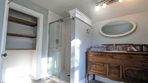 Bath - 902 N Harriman St, Appleton, WI 54911 photo 5 of 5
