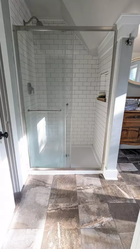 Bath - 902 N Harriman St, Appleton, WI 54911 photo 3 of 5