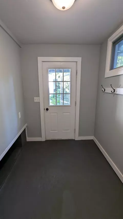 Entry Way - 902 N Harriman St, Appleton, WI 54911 photo 2 of 2