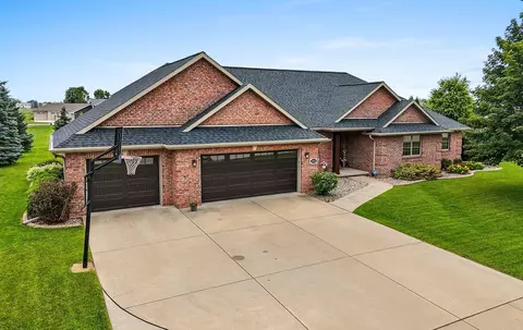 1565 Red Maple Rd, De Pere, WI 54115