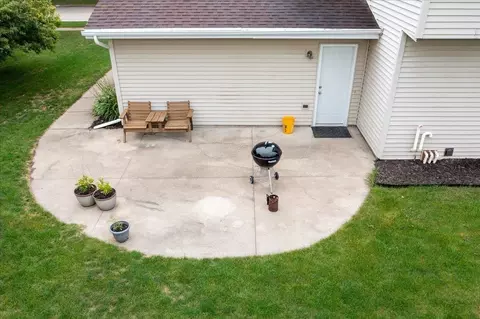 Exterior - 2625 Fairfield Ct, Appleton, WI 54911 photo 2 of 2