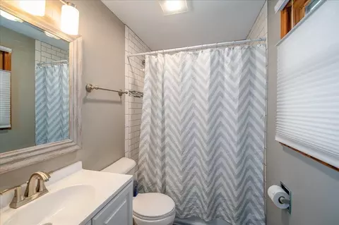 Bath - 2625 Fairfield Ct, Appleton, WI 54911 photo 2 of 2
