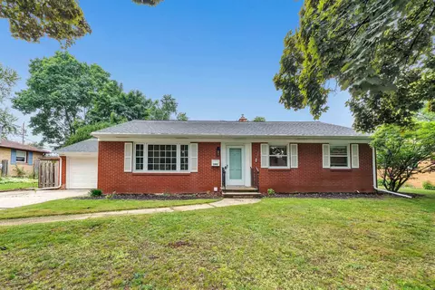 1491 Rockdale St, Green Bay, WI 54304