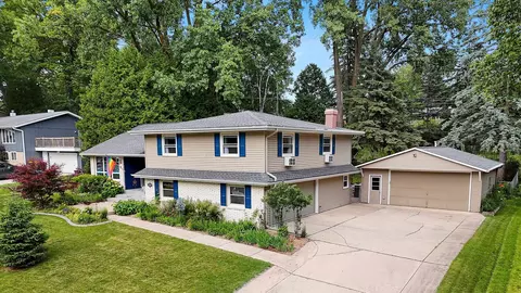 441 Bretcoe Dr, Green Bay, WI 54302
