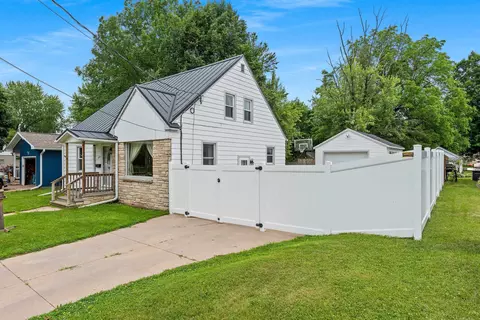 504 W 1st St, Shawano, WI 54166