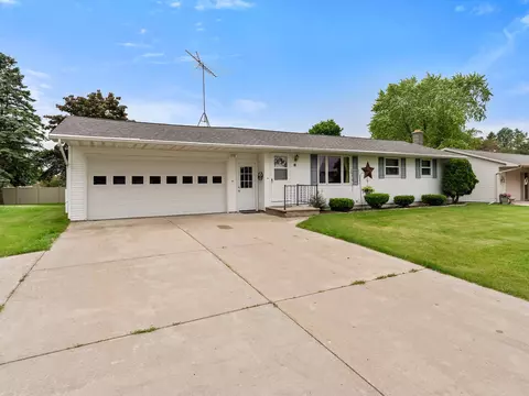 55 Villa Heights Ct, Algoma, WI 54201