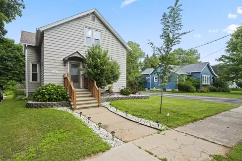 338 State St, Marinette, WI 54143