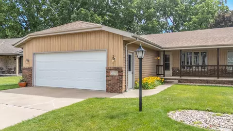 2232 N Cloudview Dr, Appleton, WI 54914