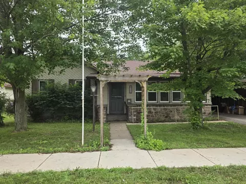 Exterior - 302 W Mill St, Plainfield, WI 54966 photo 2 of 7