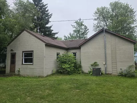 Exterior - 302 W Mill St, Plainfield, WI 54966 photo 3 of 7