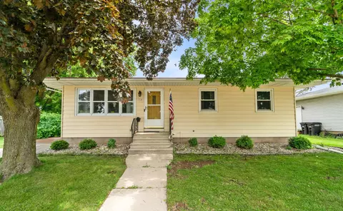 714 S Sawyer St, Oshkosh, WI 54902