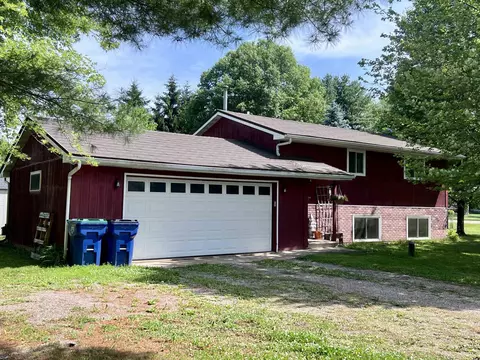 e1894 Patricia Street, Waupaca, WI 54981