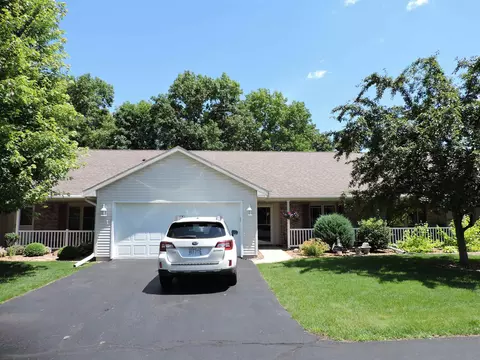 2690 Havenwood Dr #B, Oshkosh, WI 54904