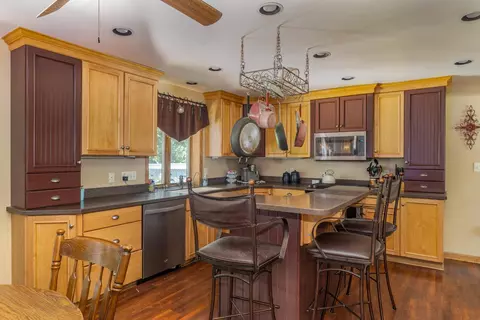 1808 S Bluemound Dr, Appleton, WI 54914 photo 2