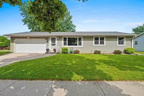 1233 S Erie St, De Pere, WI 54115