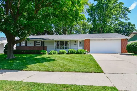 1859 Debra Ln, Green Bay, WI 54302
