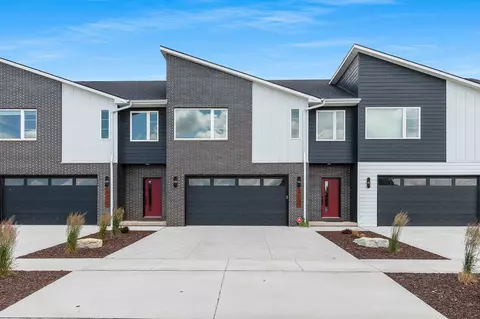 450 Aldon Cir, Green Bay, WI 54304