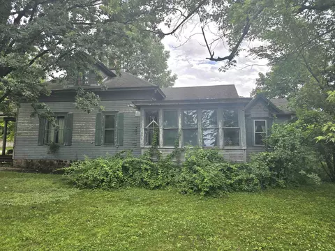 305 E North Lake St, Hancock, WI 54943
