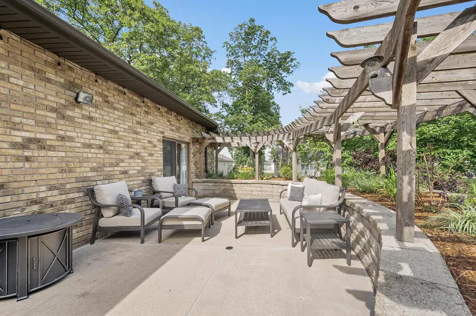 Exterior - 470 Earnhardt Ct, Green Bay, WI 54311 photo 4 of 7