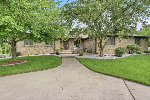 Exterior - 470 Earnhardt Ct, Green Bay, WI 54311 photo 1 of 7