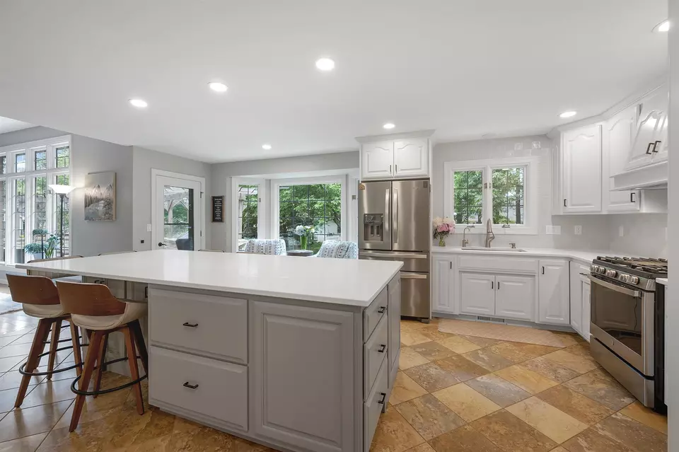Kitchen - 470 Earnhardt Ct, Green Bay, WI 54311 photo 5 of 7