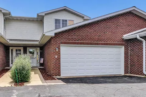 1893 Riverside Dr #B, Suamico, WI 54313