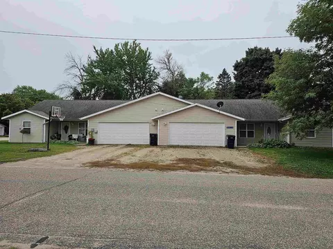 105 W Clark St, Plainfield, WI 54966 photo 1