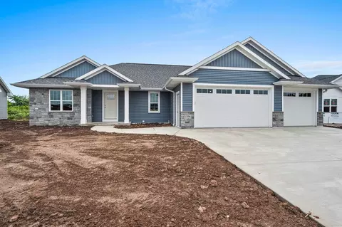 1396 Crossroads Dr, De Pere, WI 54115