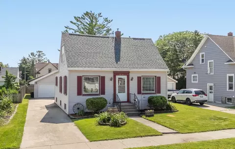 1230 Mt Vernon St, Oshkosh, WI 54901