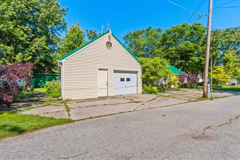 Exterior - 1320 State St, Algoma, WI 54201 photo 5 of 20